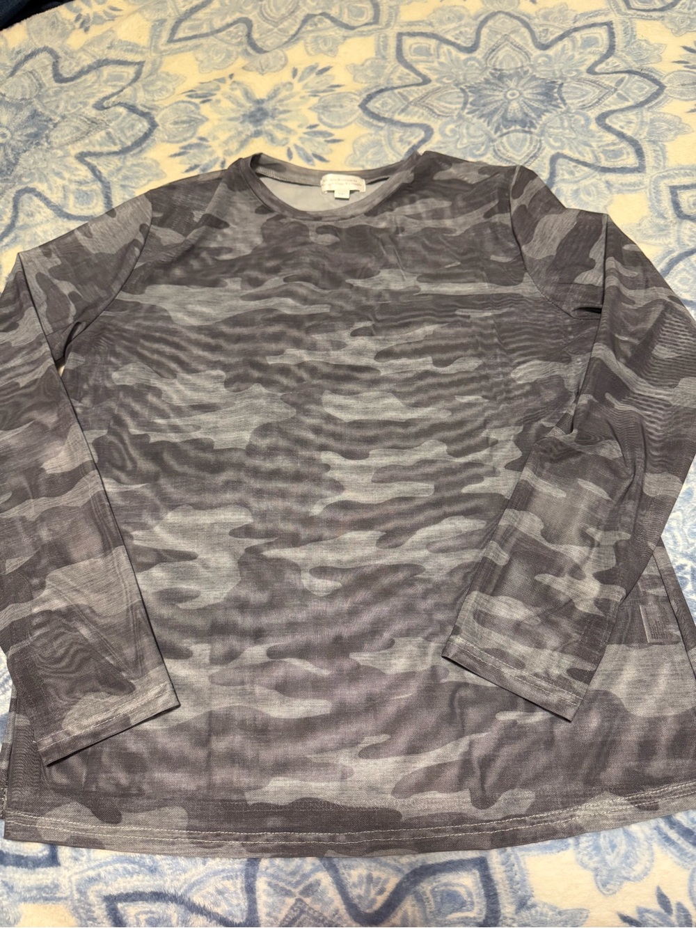 Women’s Shirley & Stone Long-Sleeve Camo Crewneck mesh Shirt - Gray Size 2XL